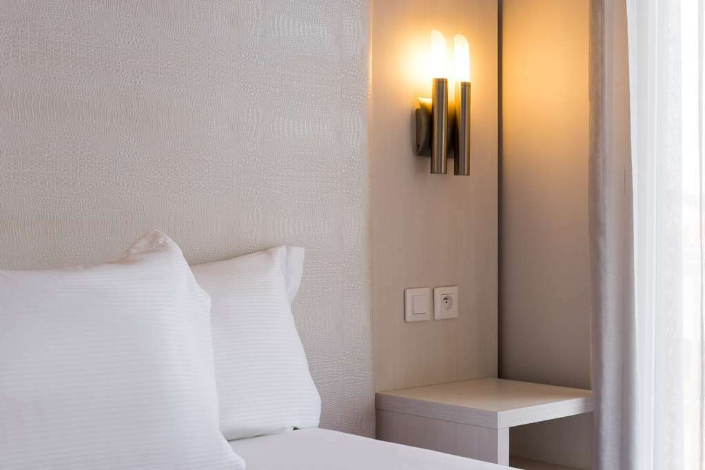 Hotel The Originals Perpignan Sud Le Grillon D'Or Le Boulou Room photo